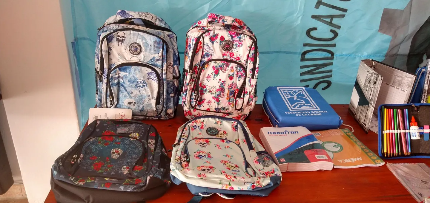 Preparativos de kits escolares