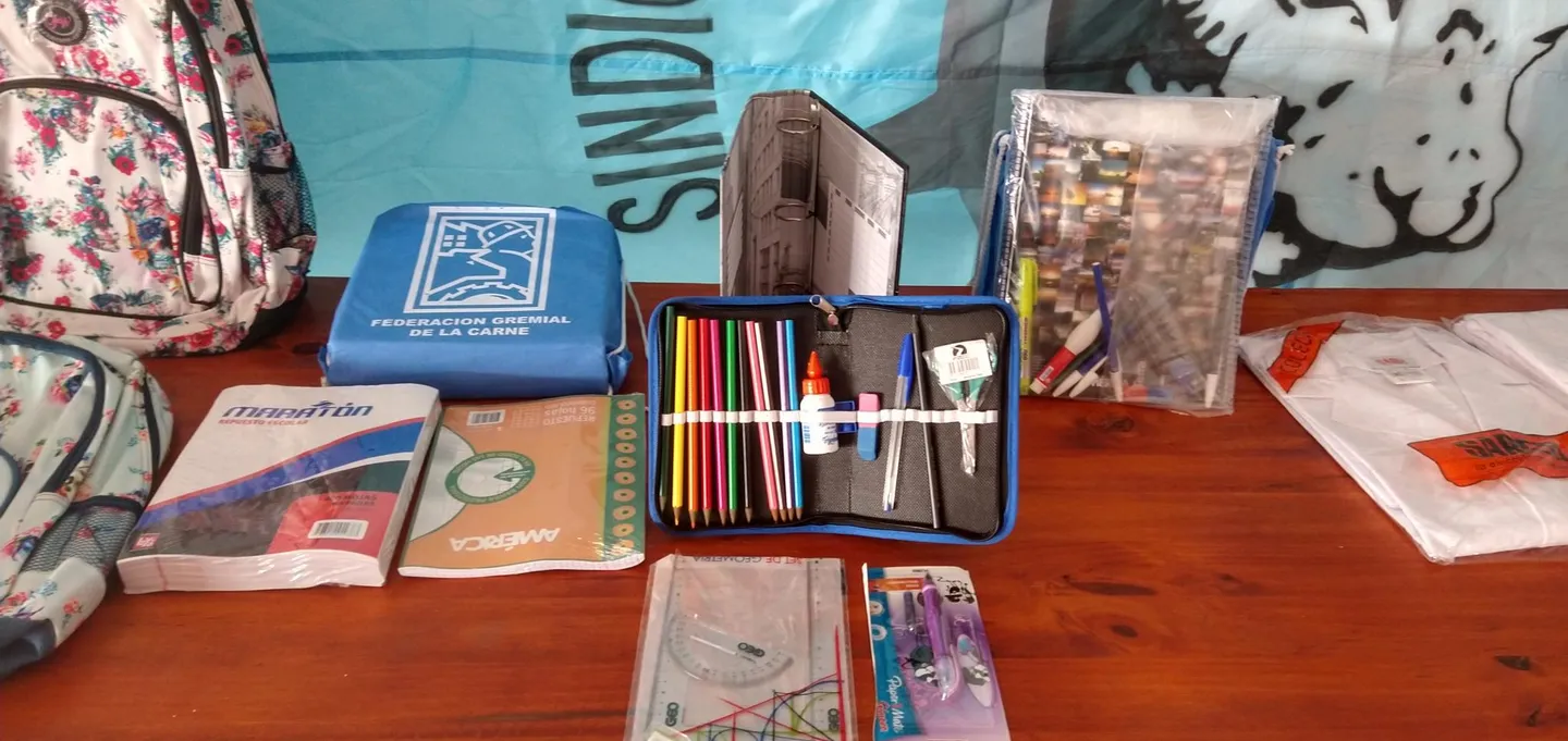 Preparativos de kits escolares