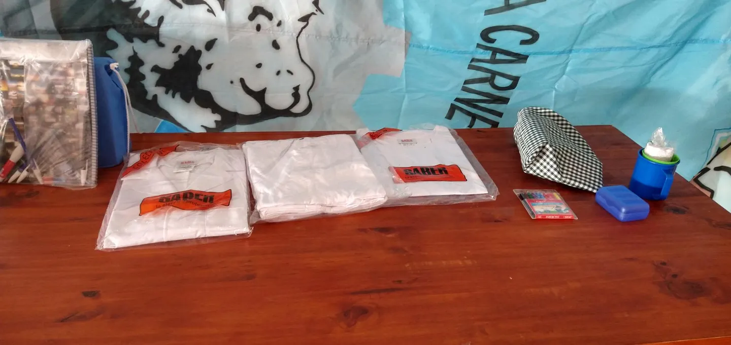 Preparativos de kits escolares